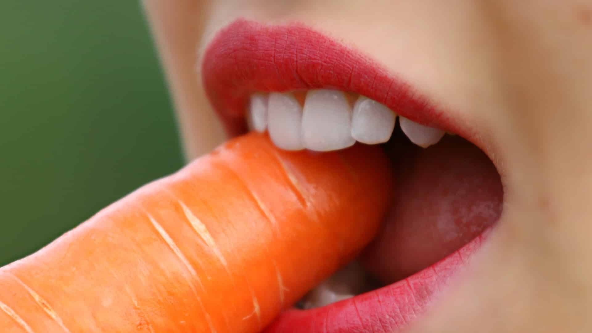 Une carotte croquée